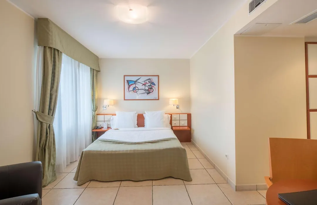 Best Western Plus Grand Hotel Victor Hugo-1
